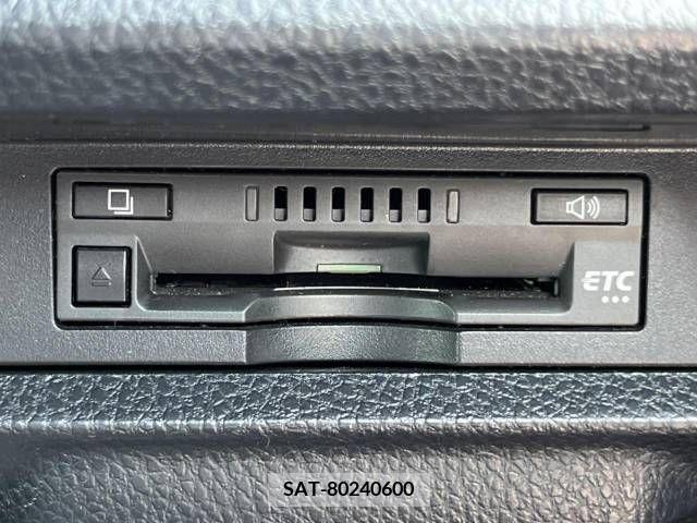 Toyota VOXY 2019-04 321617-7