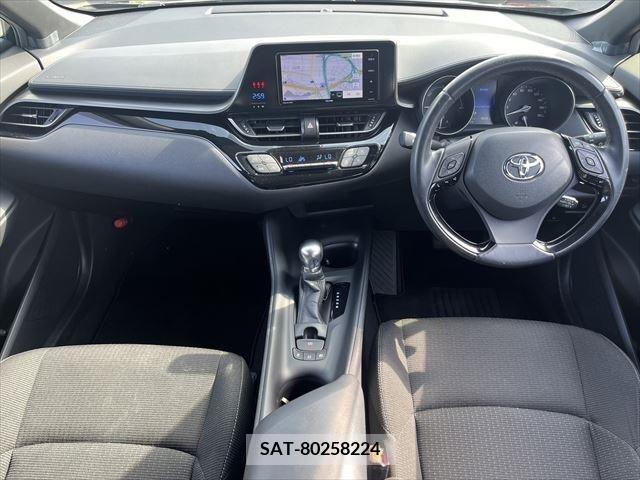 Toyota C-HR 2017-06 231161-16