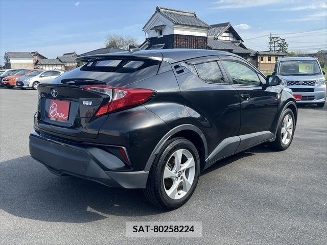 Toyota C-HR 2017-06 231161-4