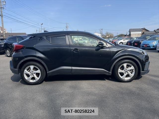 Toyota C-HR 2017-06 231161-3