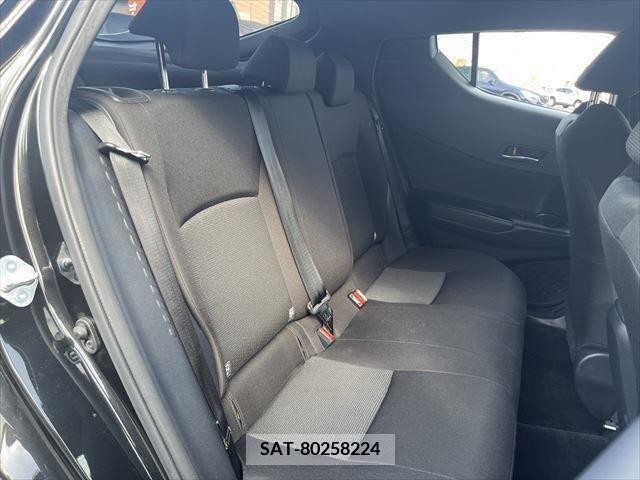 Toyota C-HR 2017-06 231161-18