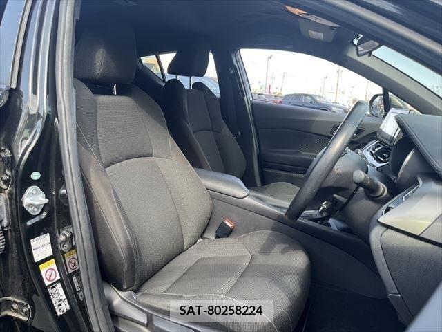 Toyota C-HR 2017-06 231161-17