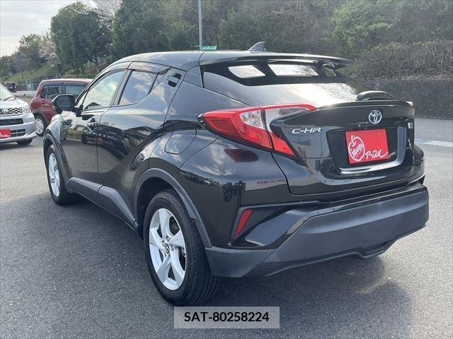 Toyota C-HR 2017-06 231161-6
