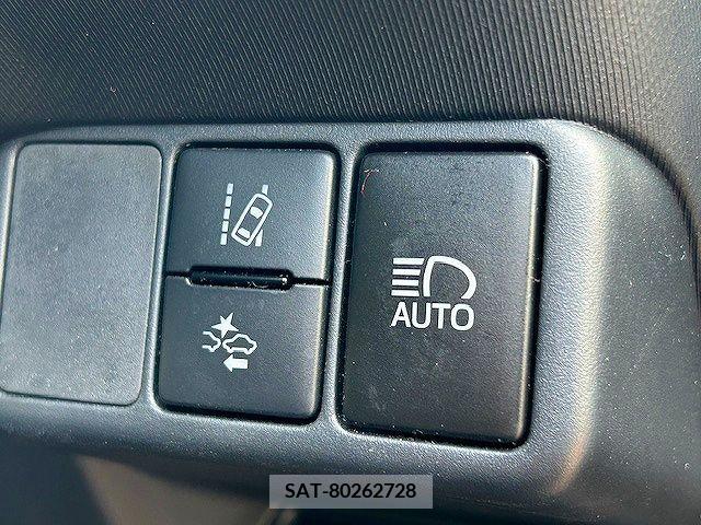 Toyota AQUA 2017-05 260516-23