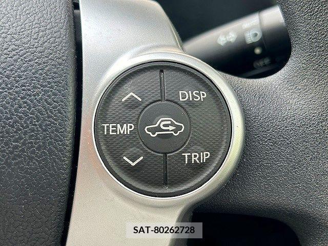 Toyota AQUA 2017-05 260516-22