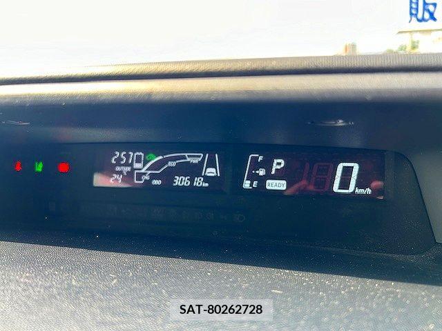 Toyota AQUA 2017-05 260516-7