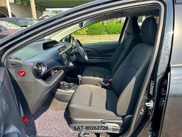 Toyota AQUA 2017-05 260516-18