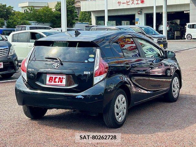 Toyota AQUA 2017-05 260516-2