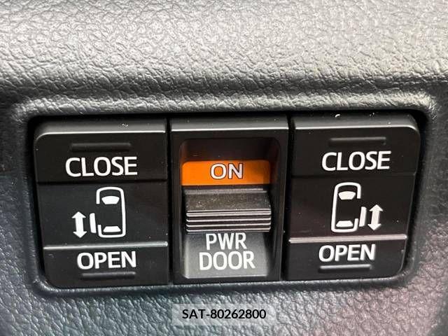 Toyota SIENTA 2017-08 337078-3