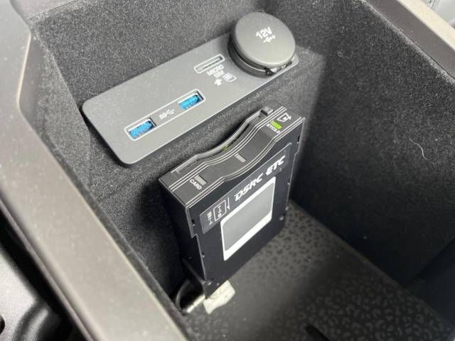 Jaguar E-PACE 2020-08 184000-10
