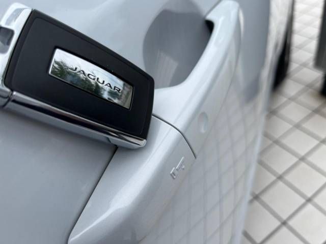 Jaguar E-PACE 2020-08 184000-8