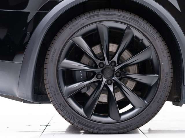 Tesla MODEL X 2019-03 23151-14