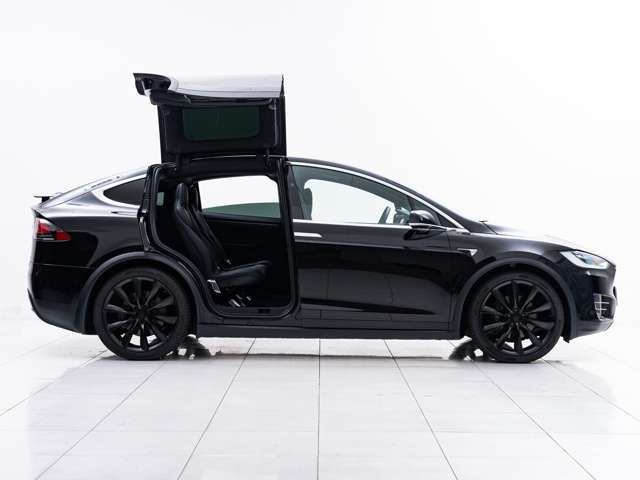 Tesla MODEL X 2019-03 23151-13