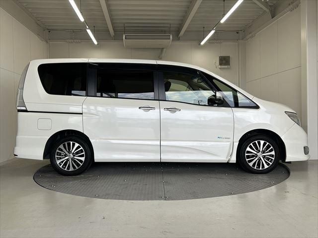 Nissan SERENA 2015-10 186302-3