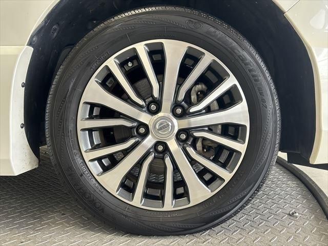 Nissan SERENA 2015-10 186302-14