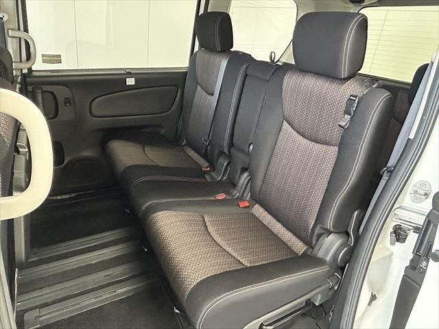 Nissan SERENA 2015-10 186302-23