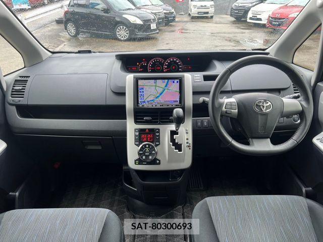 Toyota VOXY 2011-05 327847-9