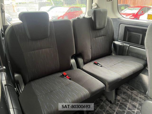 Toyota VOXY 2011-05 327847-8