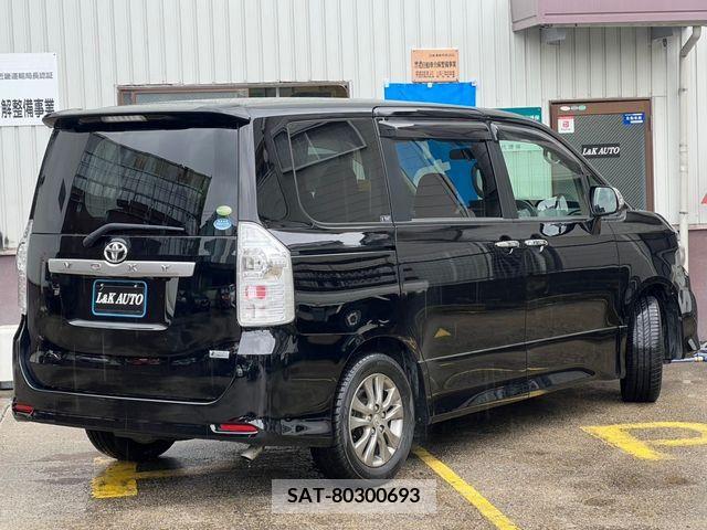 Toyota VOXY 2011-05 327847-1