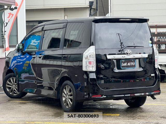 Toyota VOXY 2011-05 327847-4