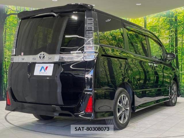 Toyota VOXY 2021-07 370320-18