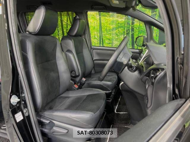 Toyota VOXY 2021-07 370320-8