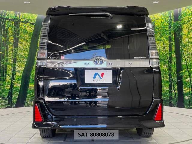 Toyota VOXY 2021-07 370320-16