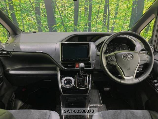 Toyota VOXY 2021-07 370320-1