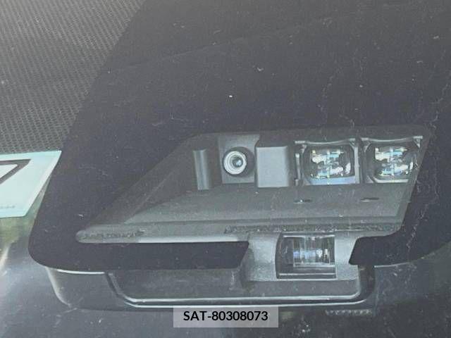 Toyota VOXY 2021-07 370320-2