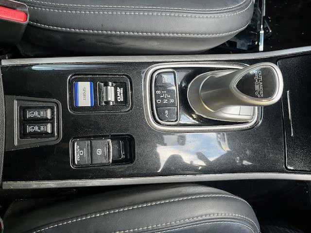 Mitsubishi OUTLANDER PHEV 2018-09 181338-8