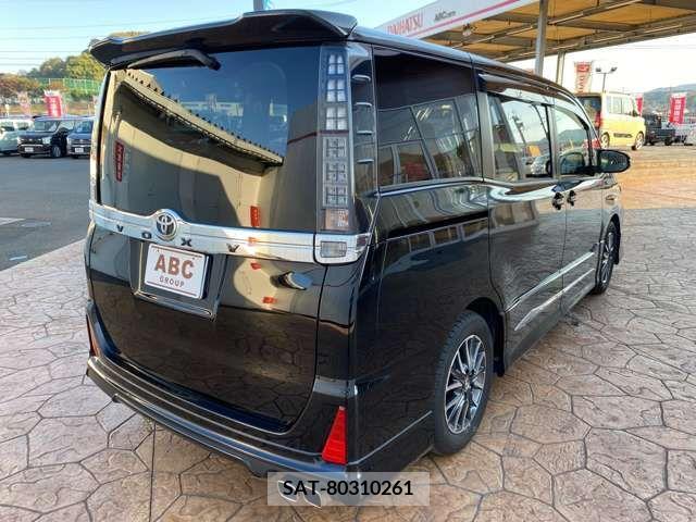 Toyota VOXY 2016-11 205562-7