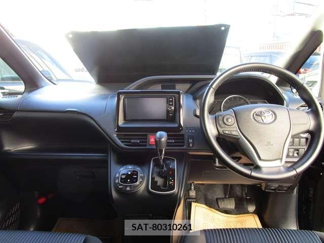 Toyota VOXY 2016-11 205562-12