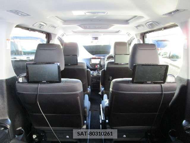 Toyota VOXY 2016-11 205562-11