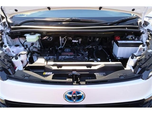 Toyota VOXY HYBRID 2023-10 182669-23