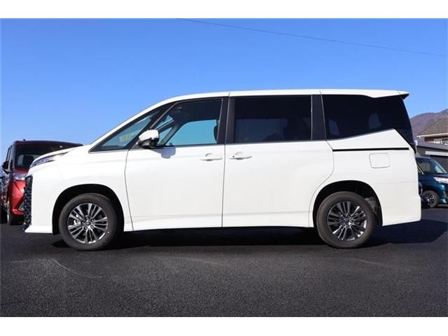 Toyota VOXY HYBRID 2023-10 182669-26