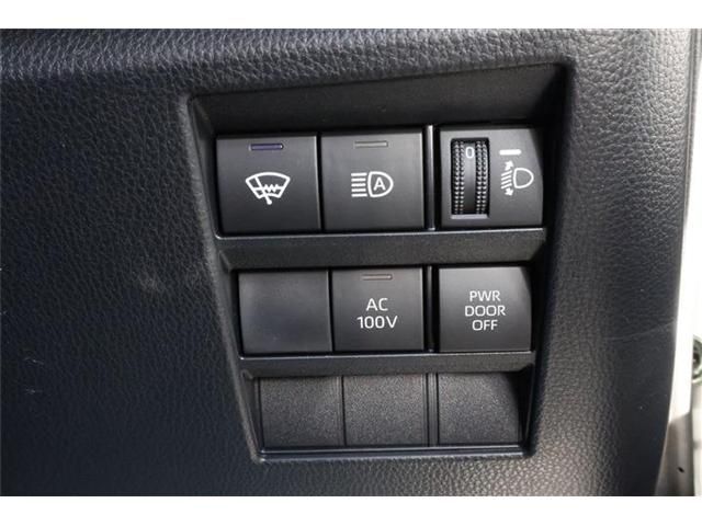 Toyota VOXY HYBRID 2023-10 182669-11