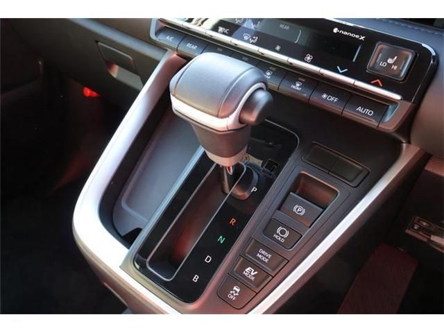 Toyota VOXY HYBRID 2023-10 182669-7