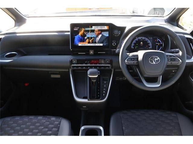 Toyota VOXY HYBRID 2023-10 182669-3