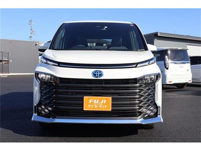 Toyota VOXY HYBRID 2023-10 182669-25