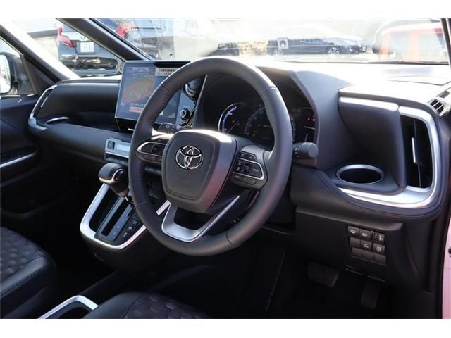 Toyota VOXY HYBRID 2023-10 182669-6