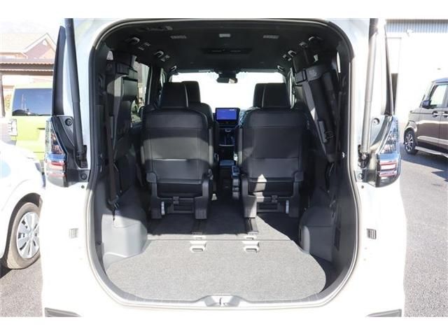 Toyota VOXY HYBRID 2023-10 182669-21