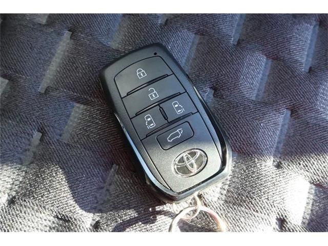 Toyota VOXY HYBRID 2023-10 182669-17