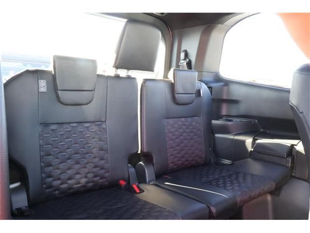 Toyota VOXY HYBRID 2023-10 182669-20