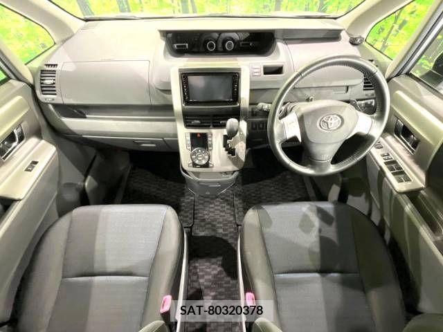 Toyota VOXY 2009-10 289292-1