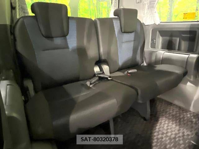 Toyota VOXY 2009-10 289292-9
