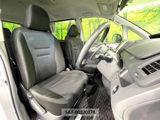 Toyota VOXY 2009-10 289292-7