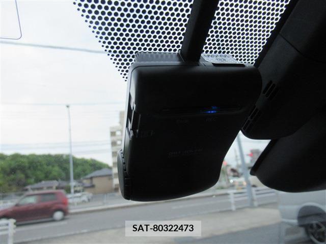 Toyota PRIUS 2015-12 281806-10