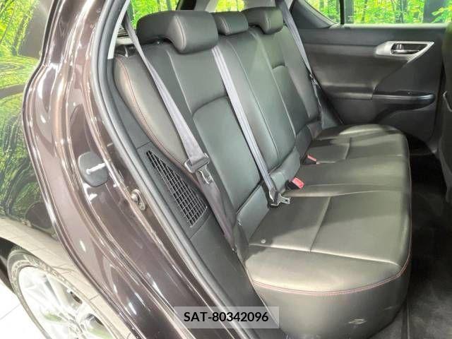 Lexus CT 2013-09 353901-9