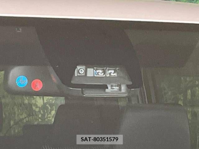 Toyota VOXY 2019-01 372768-4
