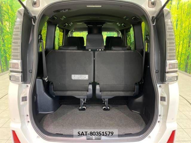 Toyota VOXY 2019-01 372768-11